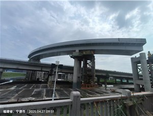 沈海高速罗宁段新增车里湾互通钢梁顶推施工完成